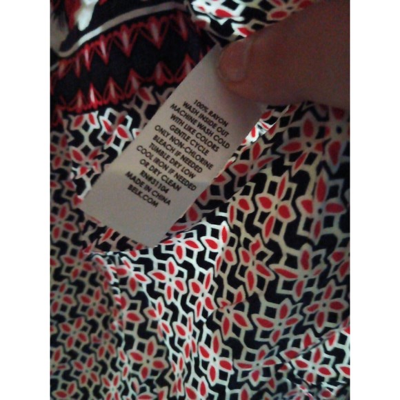 Crown & Ivy Shirts MultiColor Womens Size XLarge XL V Neck Rayon Red White Black - Picture 3 of 4